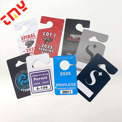 kupować Niestandardowy plastikowy PVC RFID Parking Hang Tag Rearview Mirror Hanging Sign Tymczasowy przepustka do parkowania samochodów Etykiety zezwoleń wielokrotnego użytku produkcja online