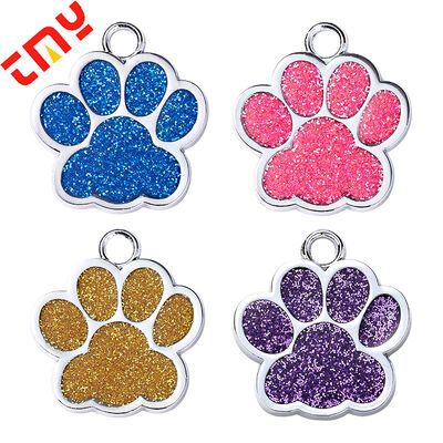 satın al Renkli Parlak Bling Köpek Pençesi Baskı Çok cilalanmış çinko alaşım metal evcil hayvan ile sevimli köpek etiketi Çevrimiçi üretim
