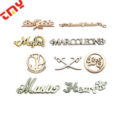 comprare Mini lettere personalizzate etichette metalliche accessori produttore design personalizzato logo inciso etichette metalliche per abbigliamento fabbricazione online