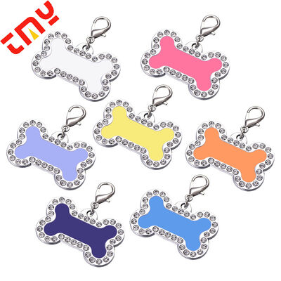 comprar Nuevo diseño de etiqueta de perro de cristal, linda y colorida etiqueta de metal con forma de hueso, etiqueta para mascotas con diamantes de imitación fabricación en línea