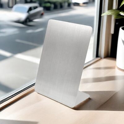 Beli Desain Custom Brushed Bentuk L Stainless Steel Blank Business Metal Sign Display untuk Meja pembuatan online