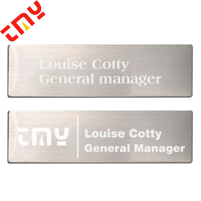 comprare Badge nominativo in metallo personalizzato per dipendenti con incisione laser e porta magnetico fabbricazione online