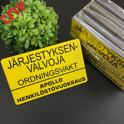 Beli Papan ABS Dua Warna Ukiran Grosir Lencana Nama Nametag Pelat Nama dengan Pin Pengaman Magnetik pembuatan online