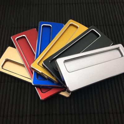 comprar Emblema de aluminio personalizado OEM, Emblema de nombre de aluminio reutilizable para personal mayorista fabricación en línea