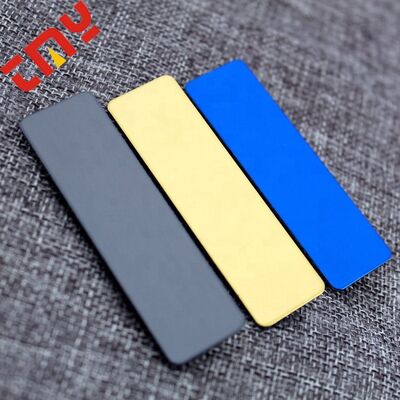 comprare Disegno stampato su misura con specchio laser inciso in acciaio inossidabile, distintivo del nome con magnete a spillo, per il personale dell'hotel fabbricazione online