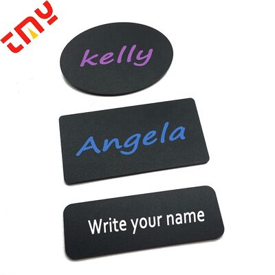 comprar Preço de Fábrica Logotipo Personalizado Reutilizável Gravável Plástico Placa Preta Crachás de Nome com Ímã ou Pino fabricação em linha